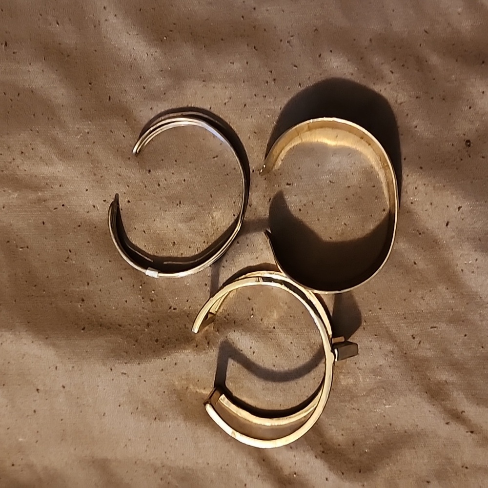 Costume Bracelets (J19)